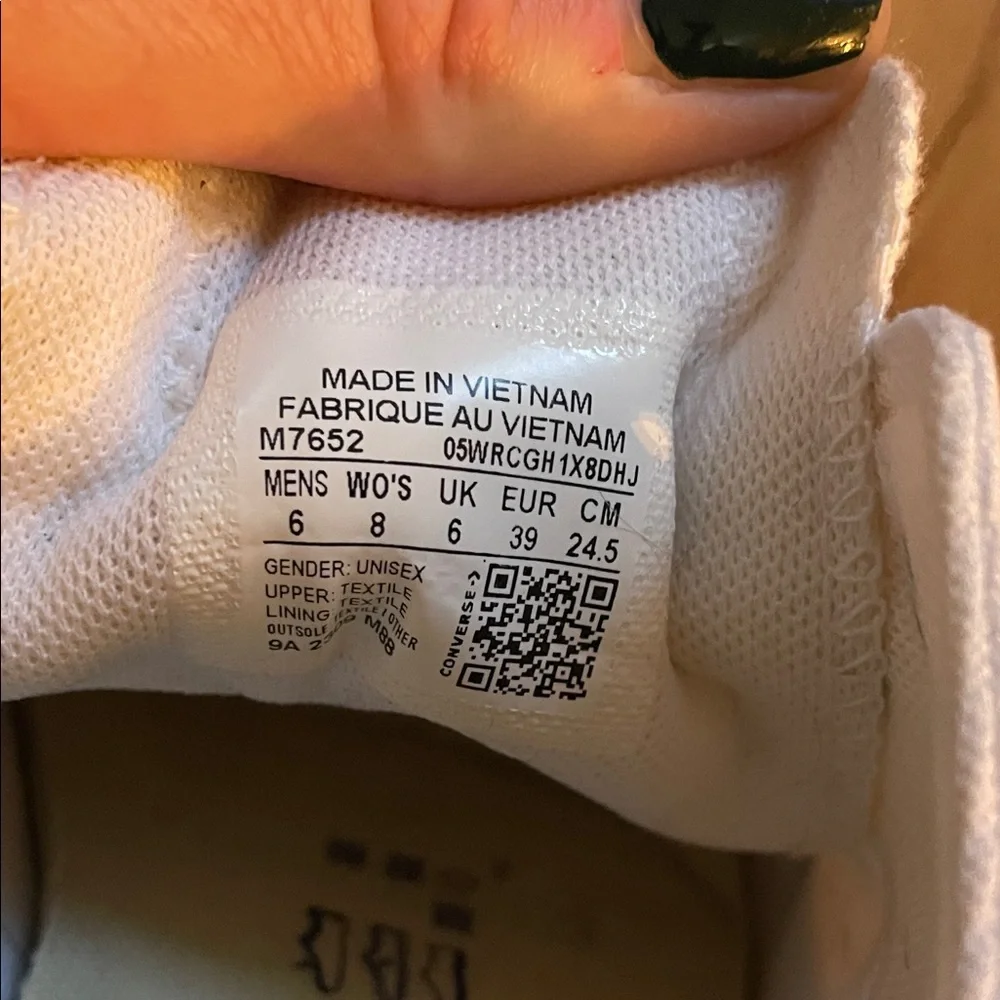 Converse White Low Top Sneakers - Picture 2 of 7